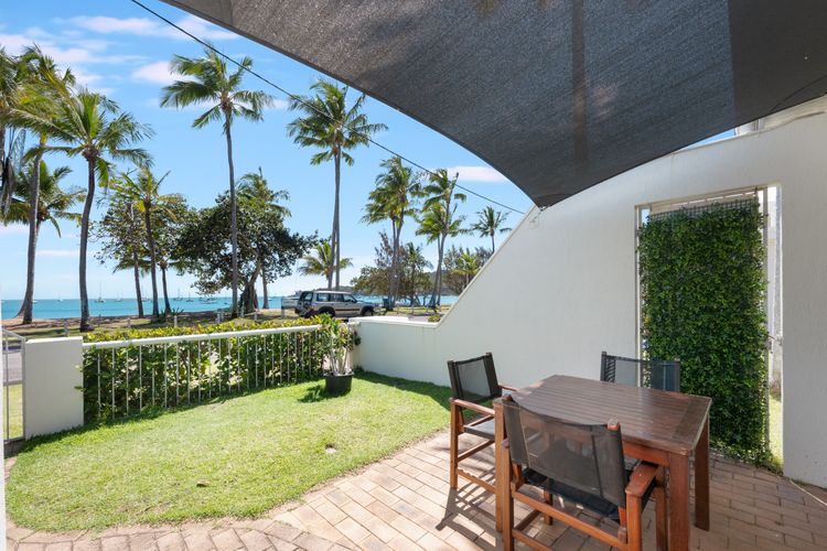 Sails 15 One Bedroom Beachfront