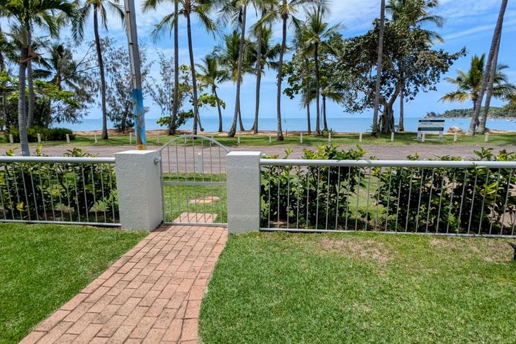 Sails 15 One Bedroom Beachfront