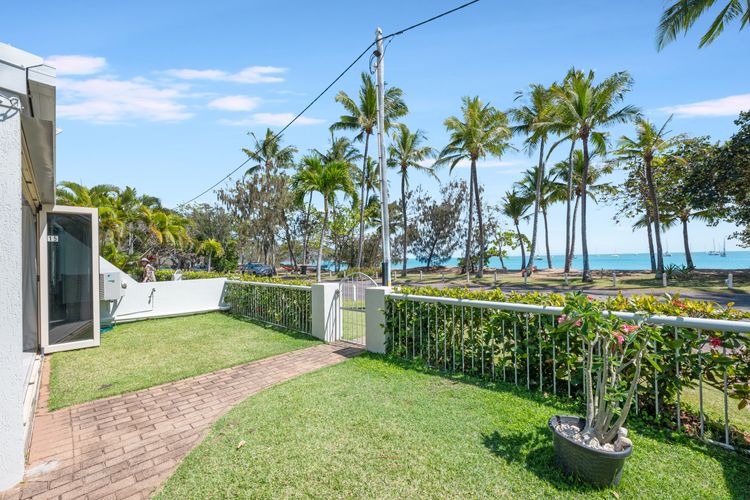 Sails 15 One Bedroom Beachfront