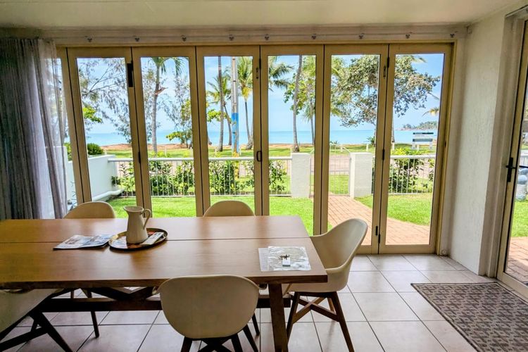 Sails 15 One Bedroom Beachfront