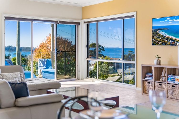 Mollymook Looking Glass