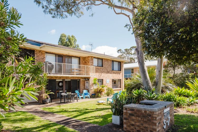 Beachlife – Steps to Mollymook Beach