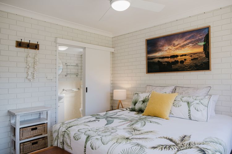 Beachlife – Steps to Mollymook Beach