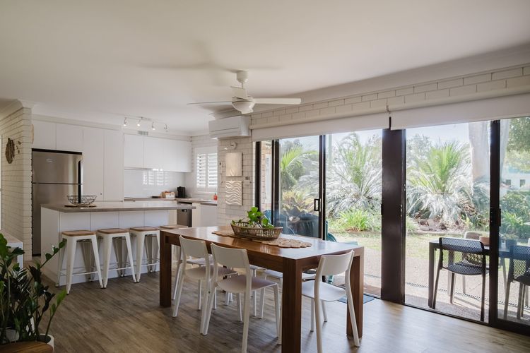 Beachlife – Steps to Mollymook Beach