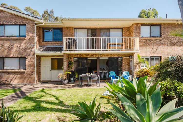 Beachlife – Steps to Mollymook Beach