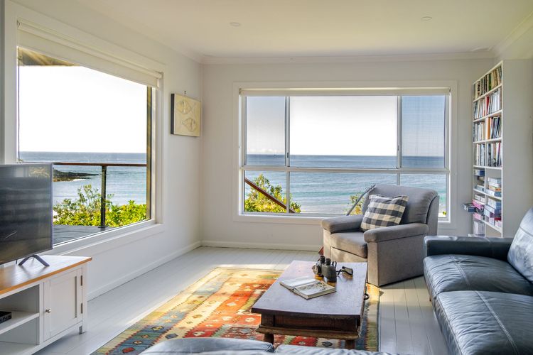 Surfers Lookout – Classic Beach Bungalow