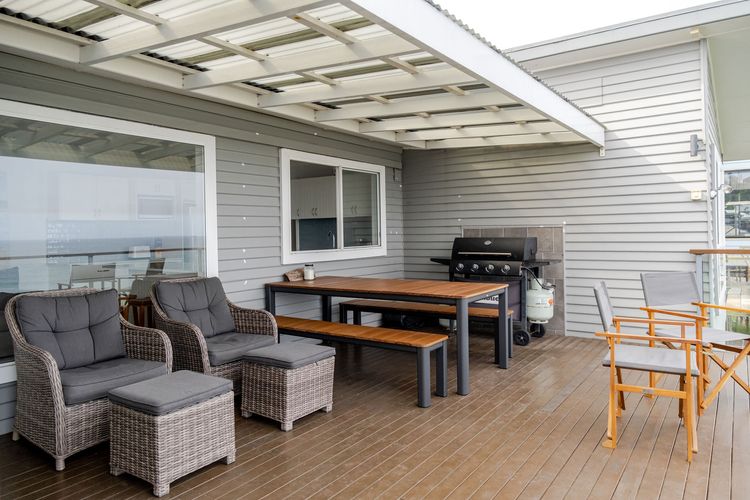 Surfers Lookout – Classic Beach Bungalow