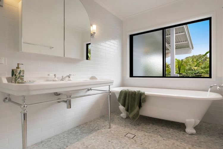 Mustique – 3 BR Caribbean-inspired village retreat