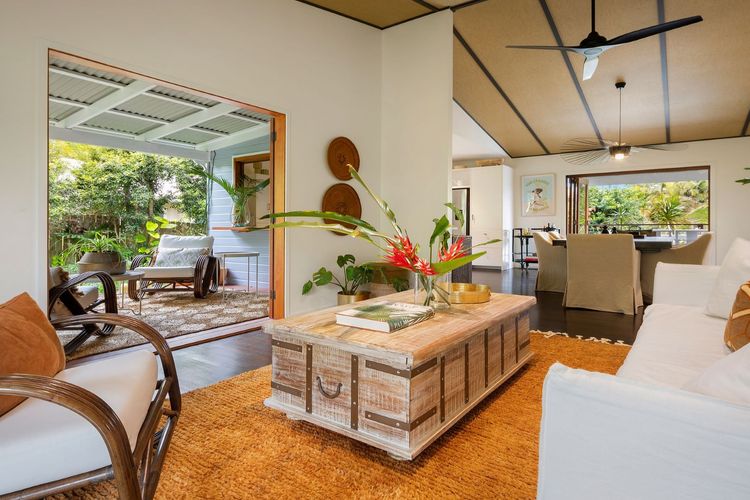 Mustique – 3 BR Caribbean-inspired village retreat