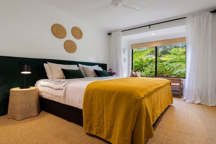 Mustique – 3 BR Caribbean-inspired village retreat