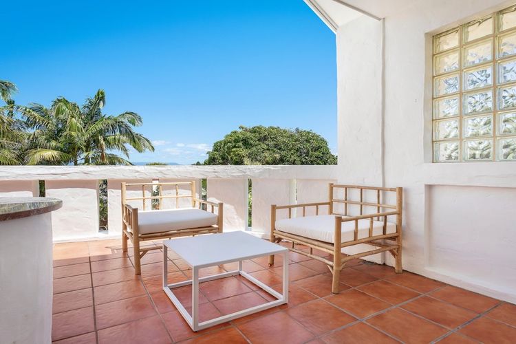 Le Dog Beach Club – chic home with pool