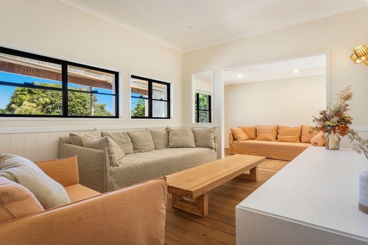 Le Dog Beach Club – chic home with pool