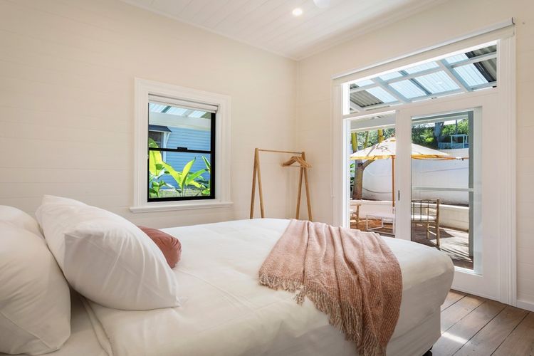 Le Dog Beach Club – chic home with pool