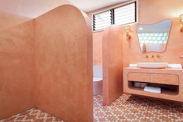 Le Dog Beach Club – chic home with pool