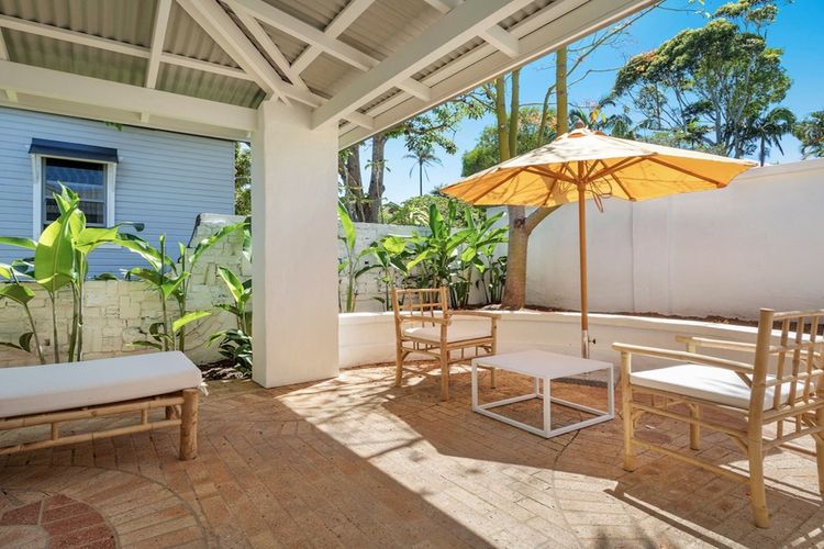 Le Dog Beach Club – chic home with pool