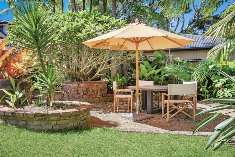 Le Dog Beach Club – chic home with pool