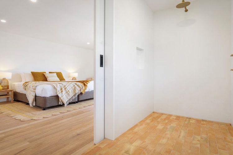 Le Dog Beach Club – chic home with pool