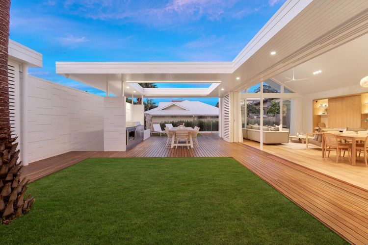 Aroha – beachside luxury home with private pool