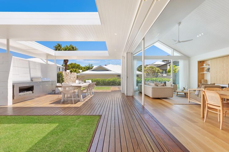 Aroha – beachside luxury home with private pool