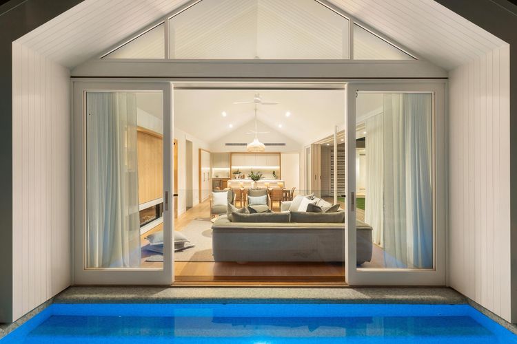 Aroha – beachside luxury home with private pool
