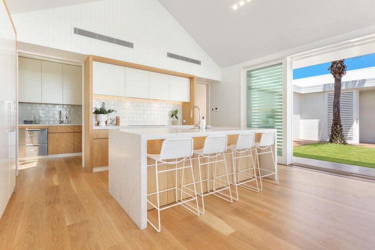 Aroha – beachside luxury home with private pool