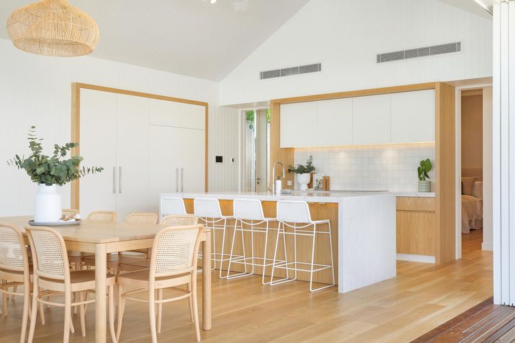 Aroha – beachside luxury home with private pool