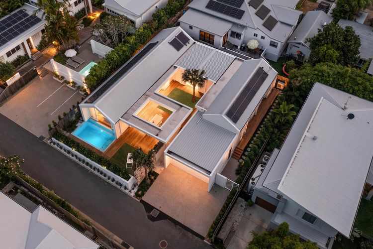 Aroha – beachside luxury home with private pool