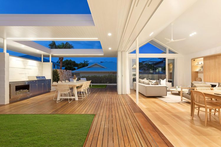 Aroha – beachside luxury home with private pool