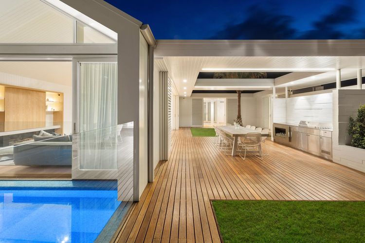 Aroha – beachside luxury home with private pool