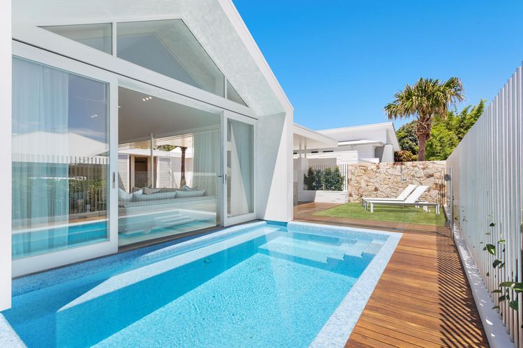 Aroha – beachside luxury home with private pool