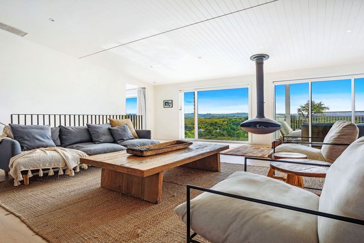 Twilight – hilltop retreat with pool & scenic views