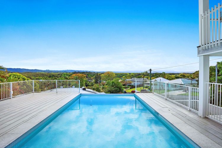 Twilight – hilltop retreat with pool & scenic views