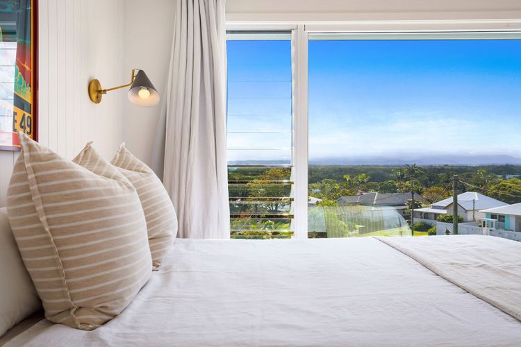 Twilight – hilltop retreat with pool & scenic views