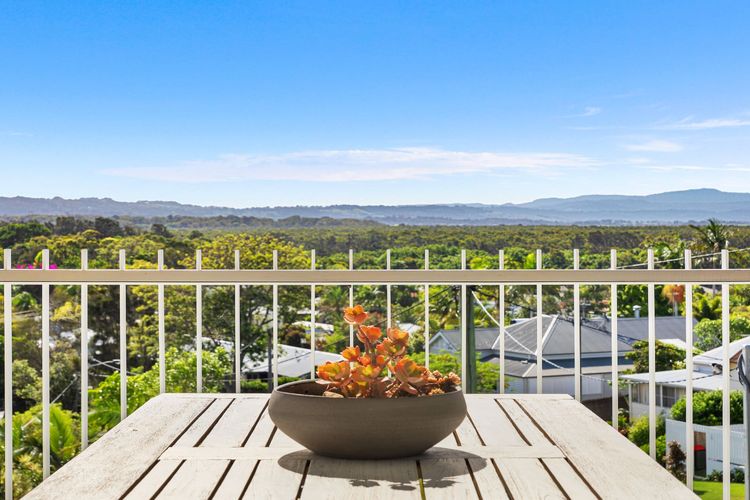 Twilight – hilltop retreat with pool & scenic views