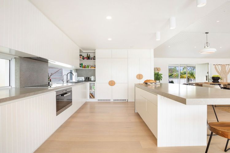 Twilight – hilltop retreat with pool & scenic views