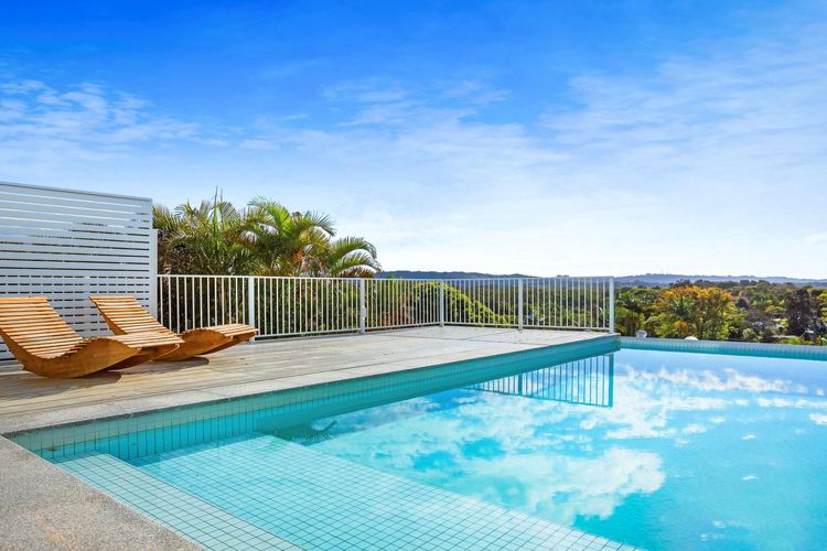 Twilight – hilltop retreat with pool & scenic views