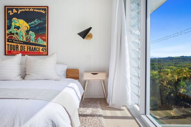 Twilight – hilltop retreat with pool & scenic views