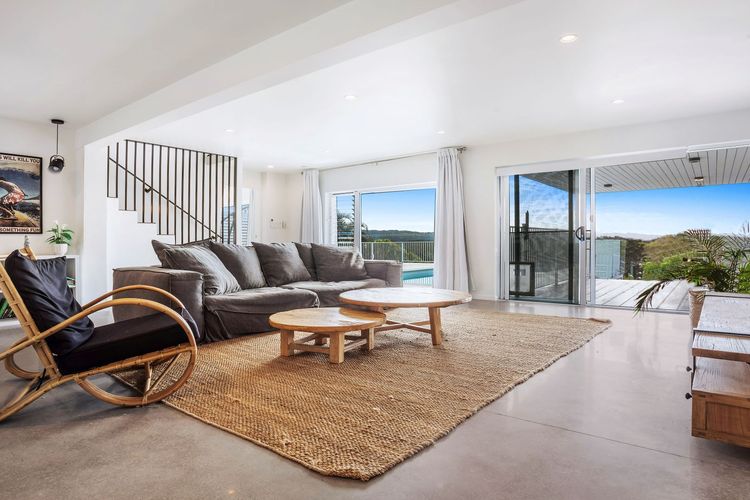 Twilight – hilltop retreat with pool & scenic views