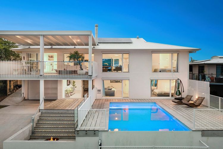 Twilight – hilltop retreat with pool & scenic views