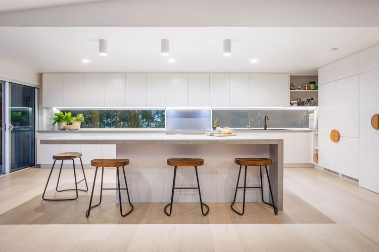 Twilight – hilltop retreat with pool & scenic views