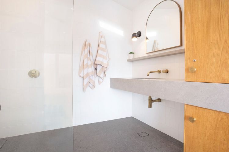 Twilight – hilltop retreat with pool & scenic views