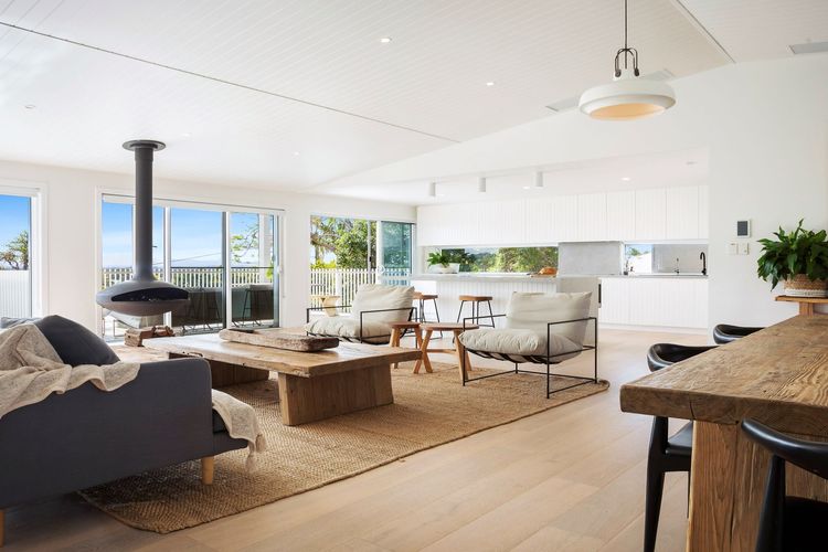 Twilight – hilltop retreat with pool & scenic views