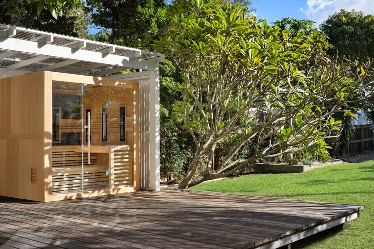 Kirra Beach House – relax in pool & sauna