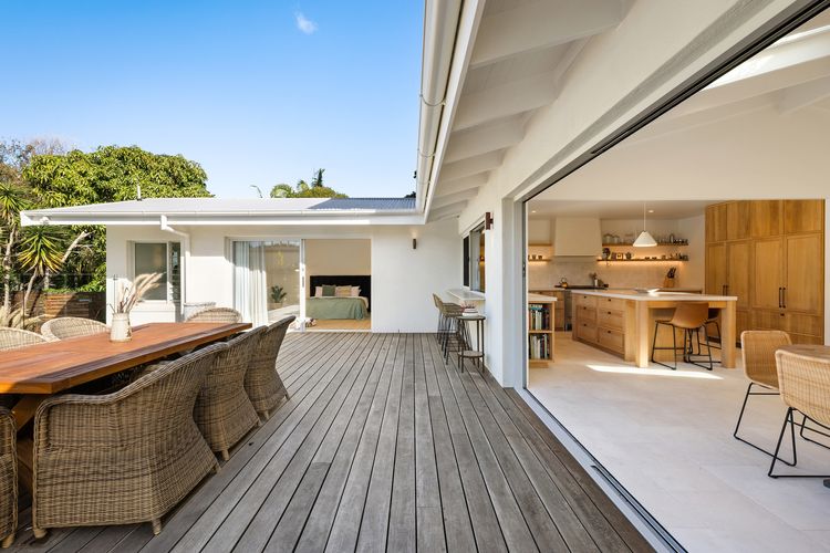 Kirra Beach House – relax in pool & sauna