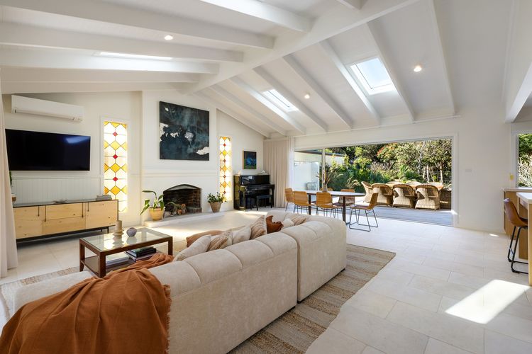 Kirra Beach House – relax in pool & sauna