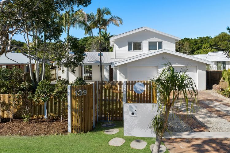 Kirra Beach House – relax in pool & sauna