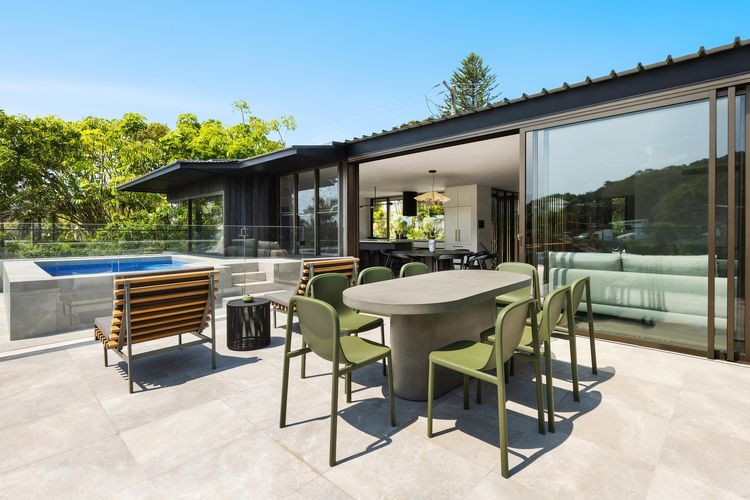 Starfall – designer retreat moments from the beach