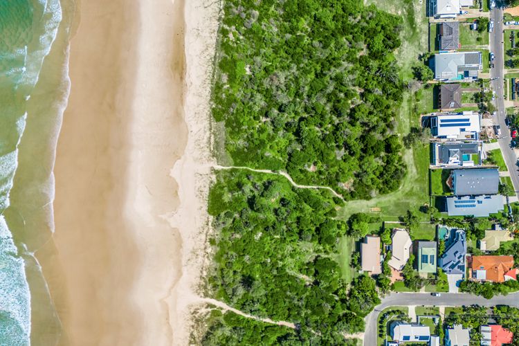 Aquarium House – with direct beach access & pool