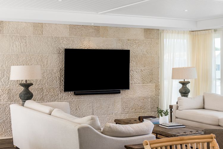 Aquarium House – with direct beach access & pool