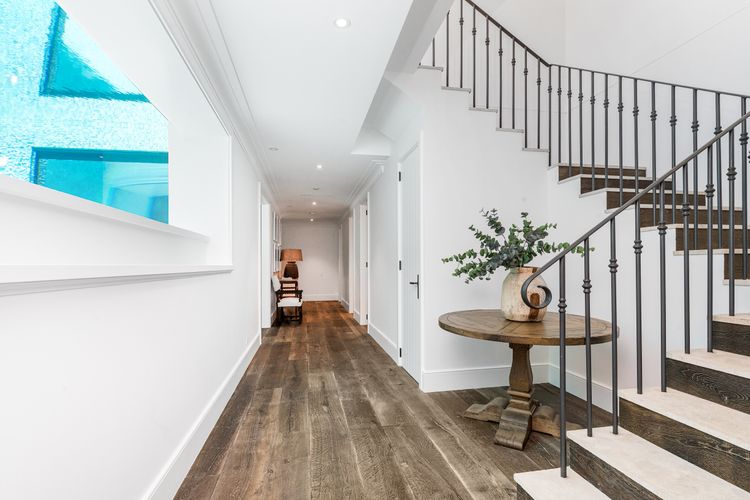 Aquarium House – with direct beach access & pool